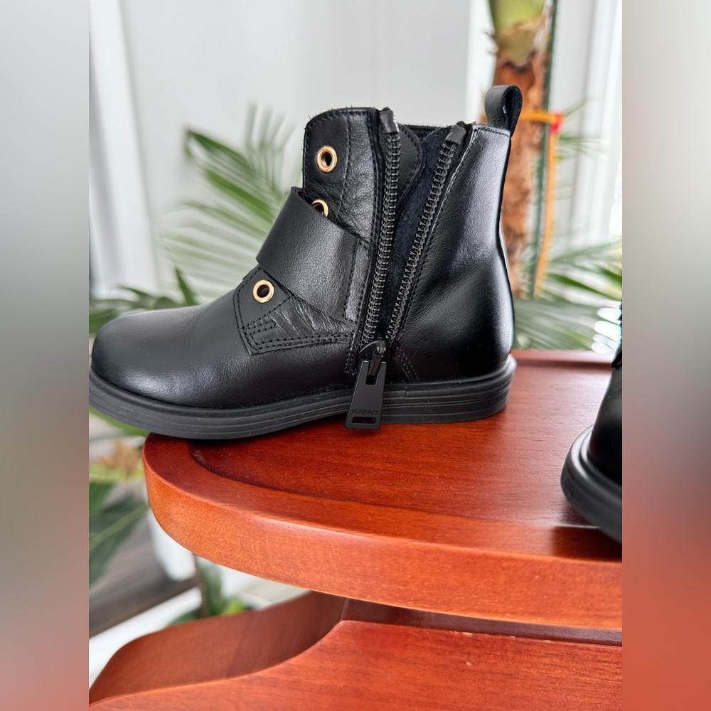 VERSACE Baby Girls Golden Buckle Boots in Black - size EUR22/US6 - Picture 8 of 10